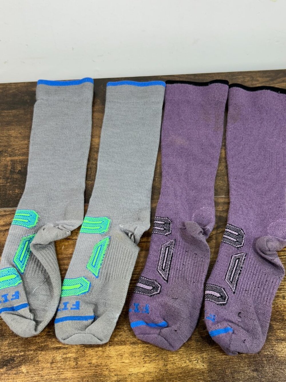 FITS Sz M Merino Wool Snowboard Socks Ultra Light Cushion Over Calf W 7.5-9.5